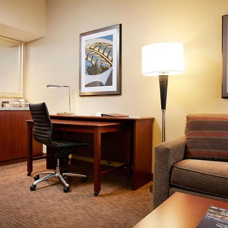 Doubletree Suites By Hilton Hotel Cincinnati - Blue Ash Sharonville Εξωτερικό φωτογραφία