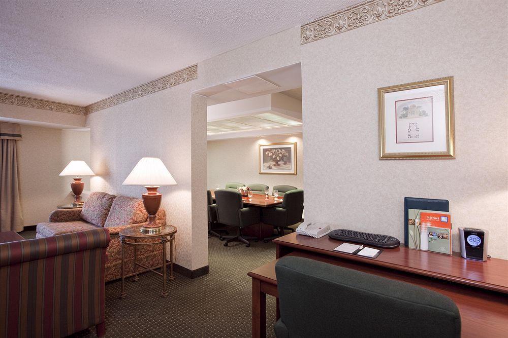 Doubletree Suites By Hilton Hotel Cincinnati - Blue Ash Sharonville Δωμάτιο φωτογραφία