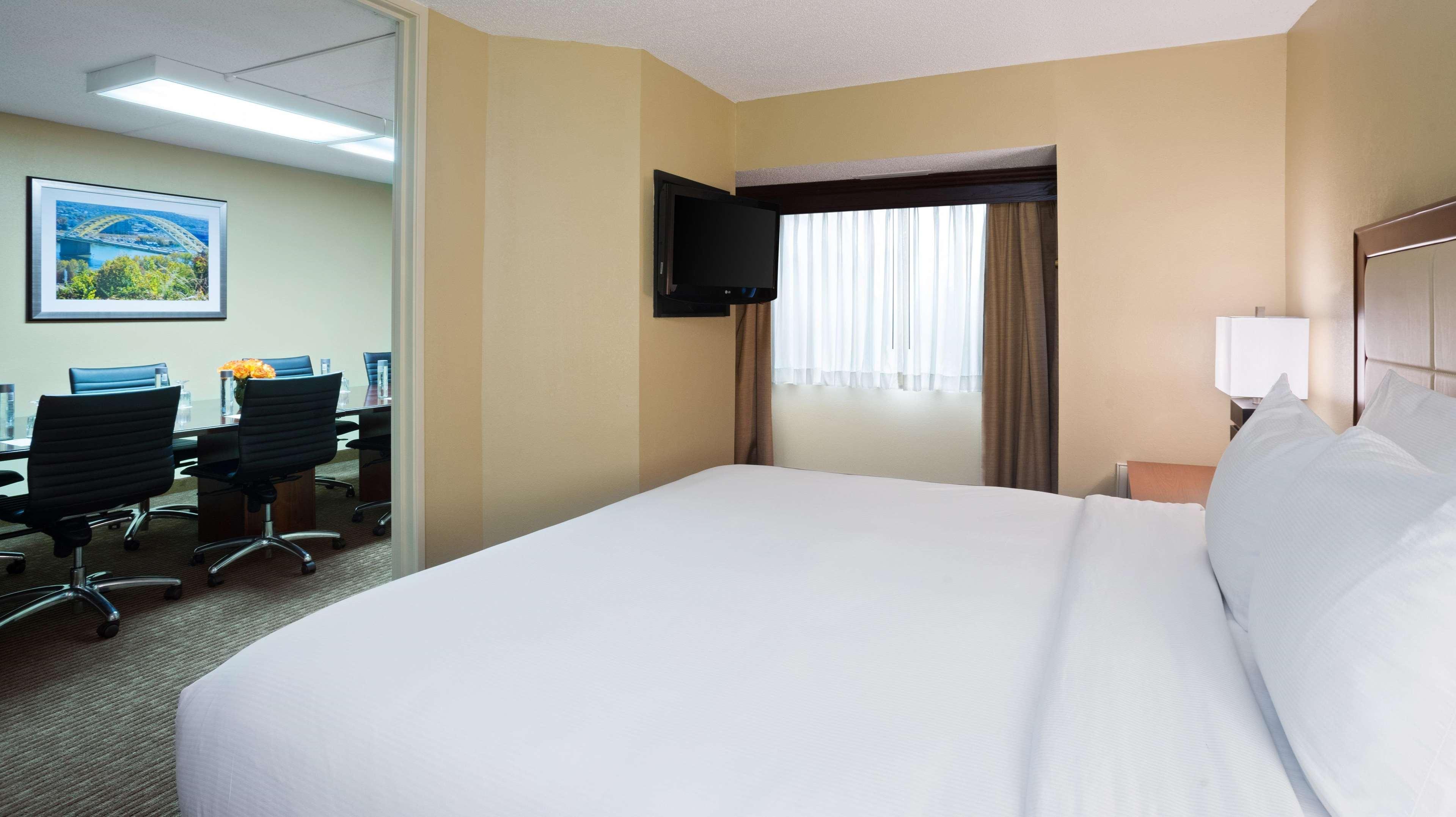 Doubletree Suites By Hilton Hotel Cincinnati - Blue Ash Sharonville Εξωτερικό φωτογραφία