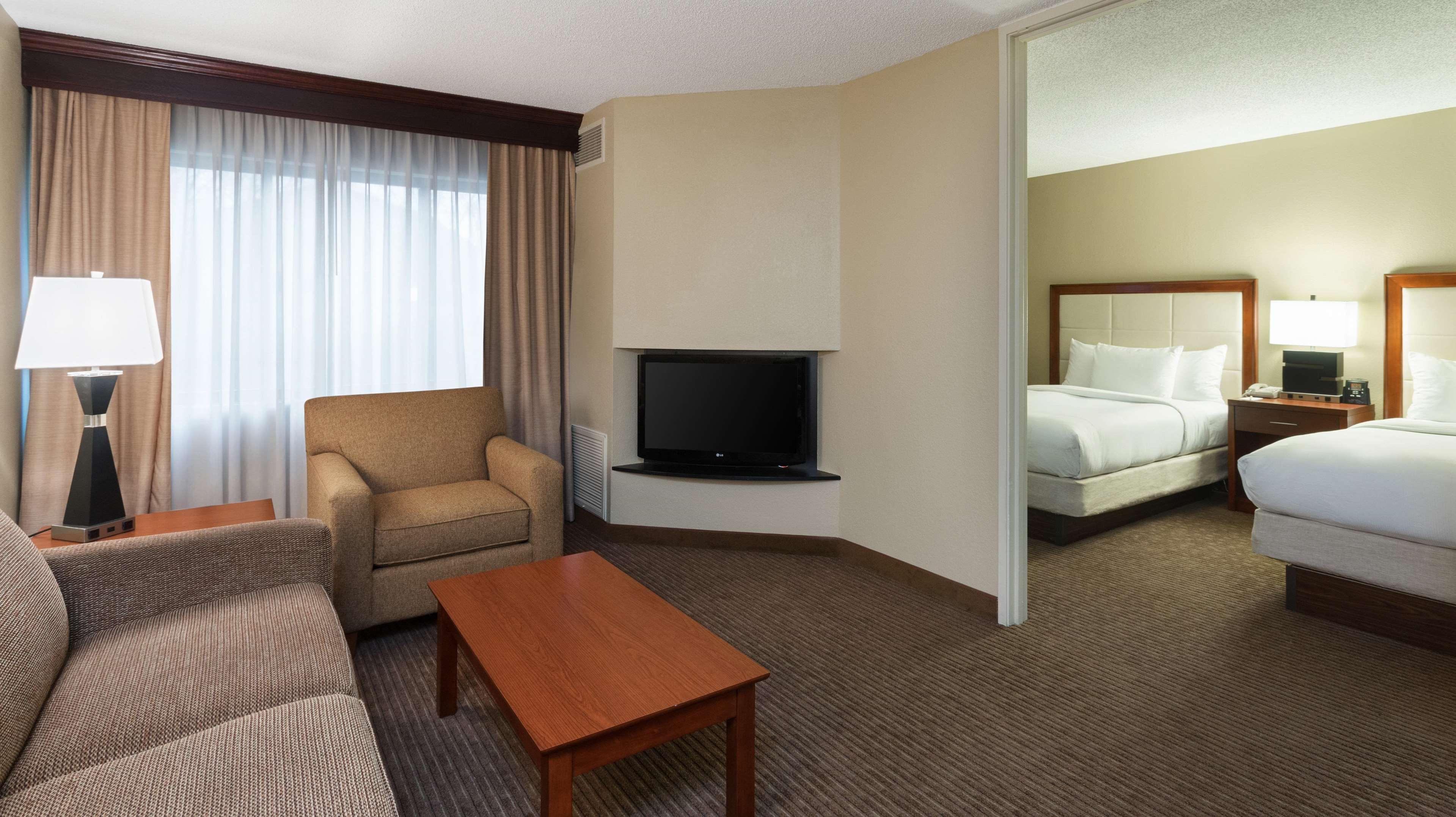 Doubletree Suites By Hilton Hotel Cincinnati - Blue Ash Sharonville Εξωτερικό φωτογραφία