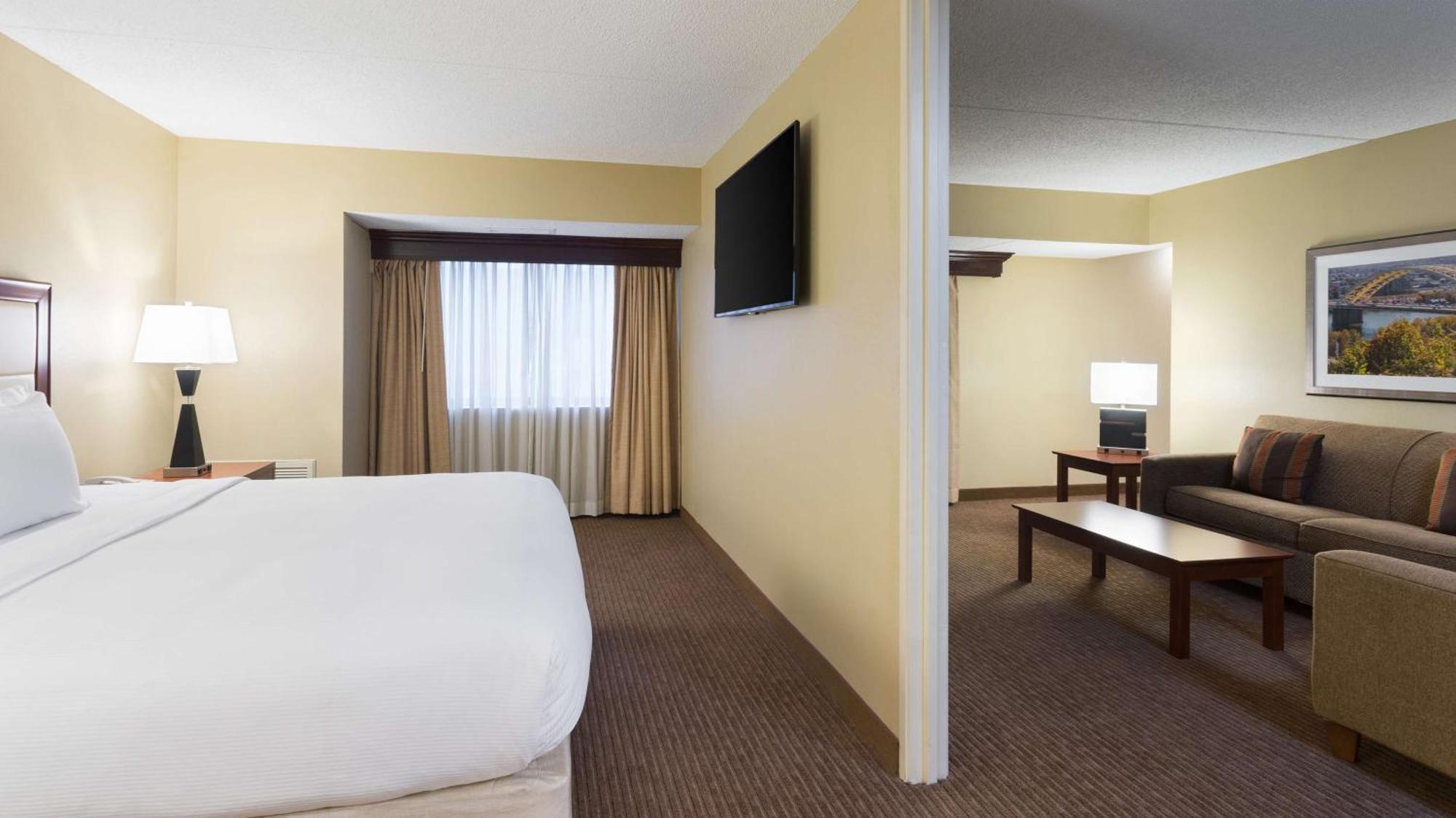 Doubletree Suites By Hilton Hotel Cincinnati - Blue Ash Sharonville Εξωτερικό φωτογραφία
