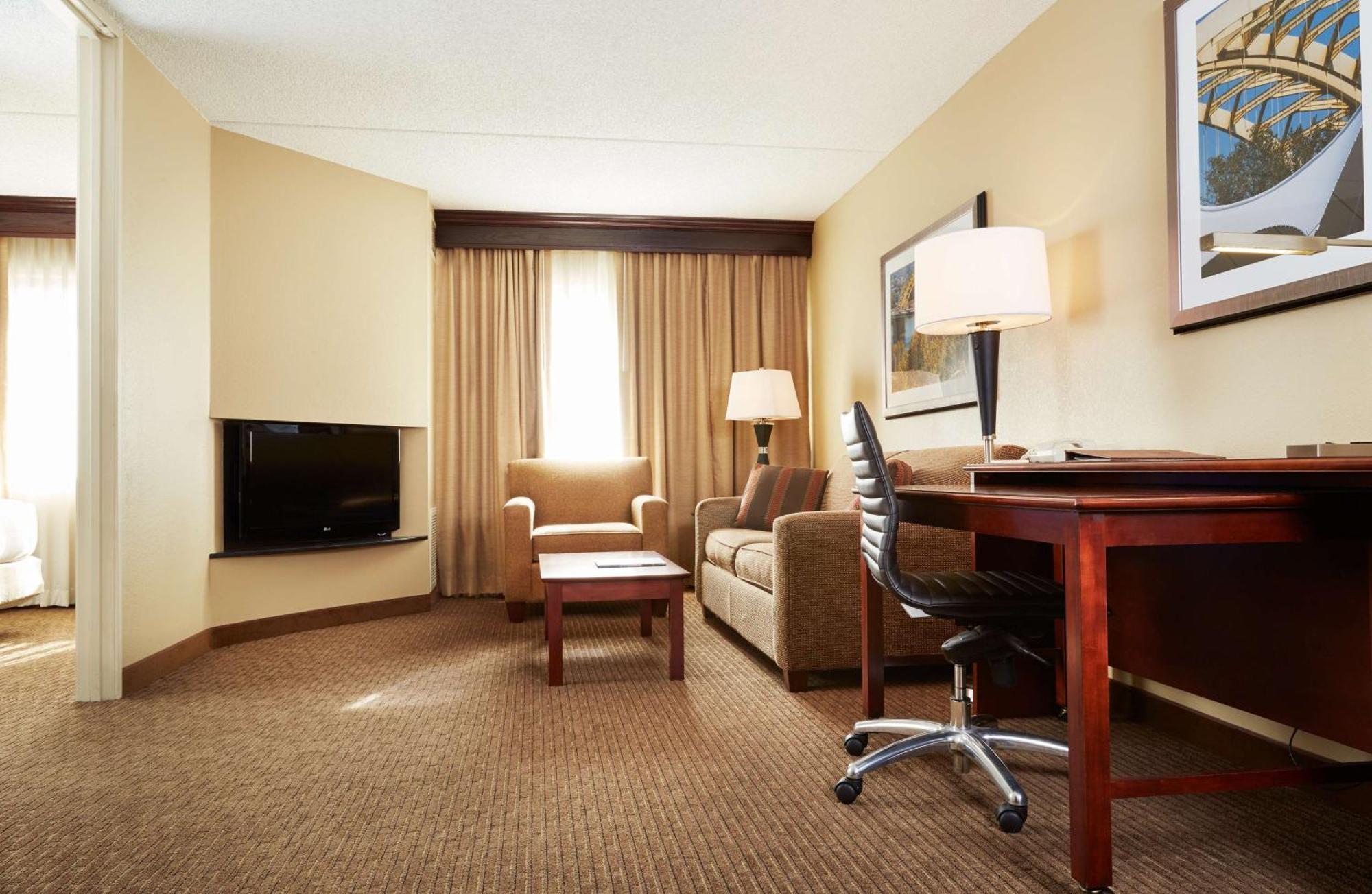 Doubletree Suites By Hilton Hotel Cincinnati - Blue Ash Sharonville Εξωτερικό φωτογραφία