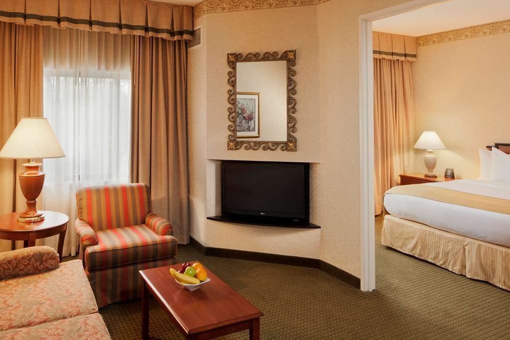 Doubletree Suites By Hilton Hotel Cincinnati - Blue Ash Sharonville Δωμάτιο φωτογραφία