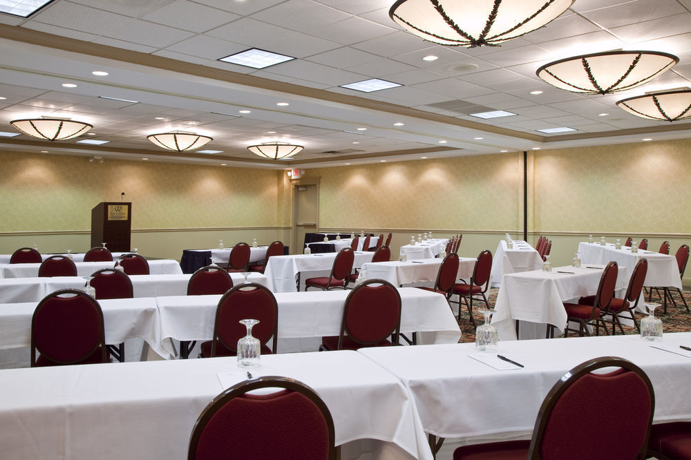 Doubletree Suites By Hilton Hotel Cincinnati - Blue Ash Sharonville Επιχειρήσεις φωτογραφία
