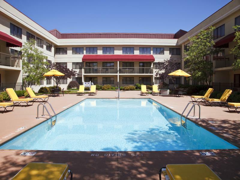 Doubletree Suites By Hilton Hotel Cincinnati - Blue Ash Sharonville Εξωτερικό φωτογραφία